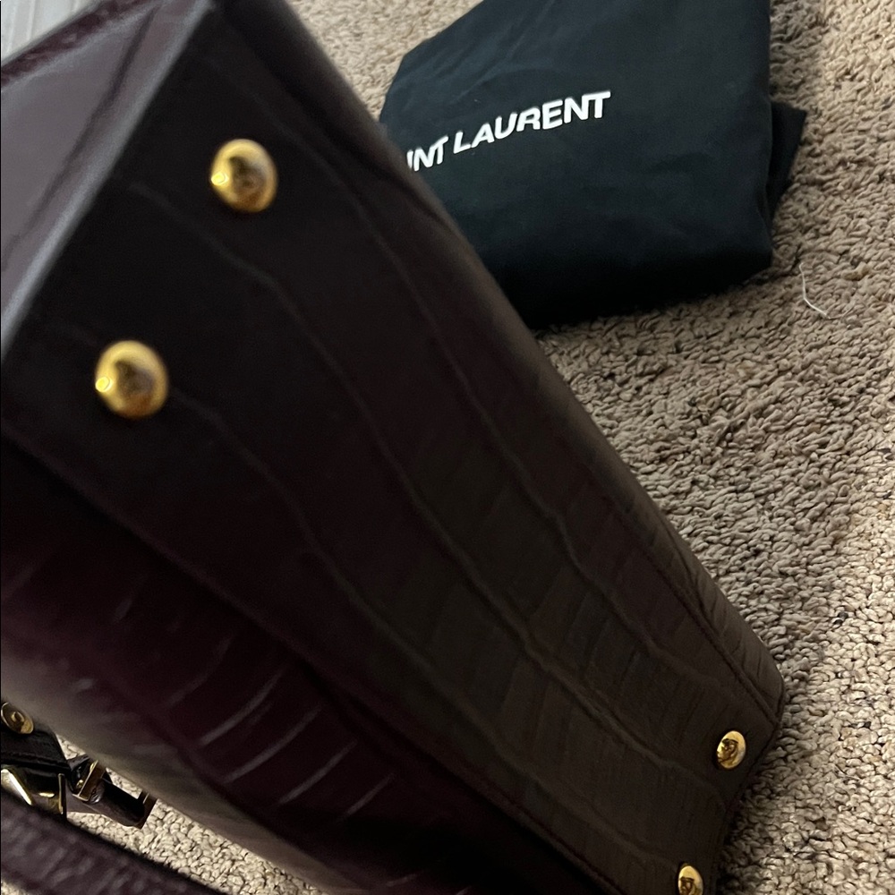 2055 Saint Laurent Cabas with Crocodile Embossing - Picture 7 of 11